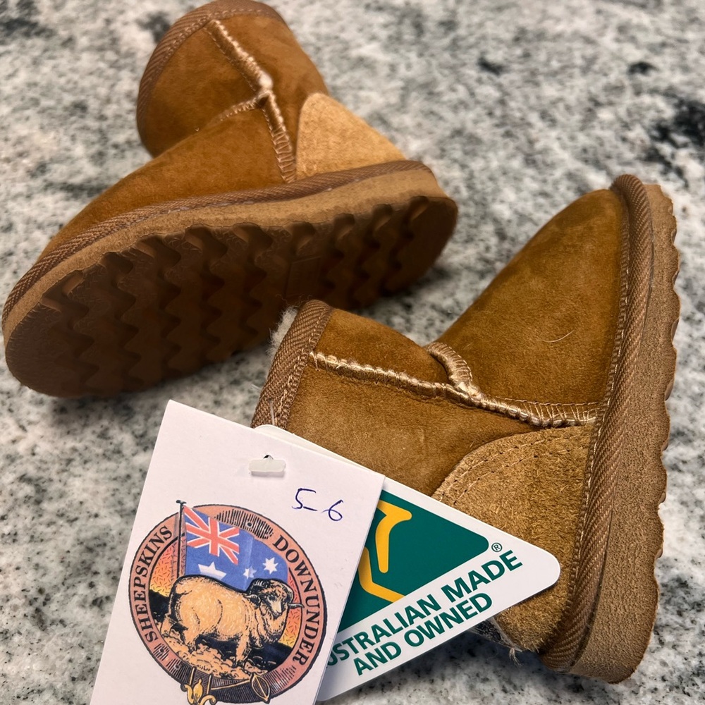 Brand new toddler Brown Suede Bear Paw Boots